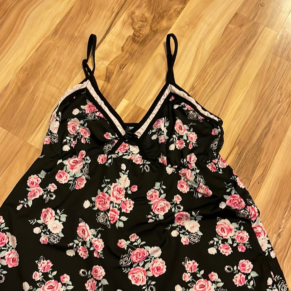 Black floral flowly top